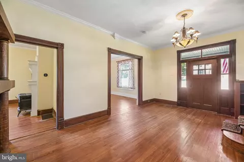 Entry Way - 8807 Quarry Rd, Manassas, VA 20110 photo 2 of 9