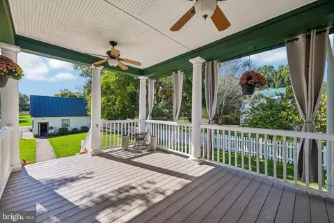 Exterior - 8807 Quarry Rd, Manassas, VA 20110 photo 7 of 12