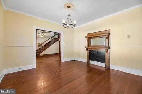 Living - 8807 Quarry Rd, Manassas, VA 20110 photo 3 of 11