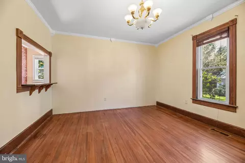 Living - 8807 Quarry Rd, Manassas, VA 20110 photo 6 of 11