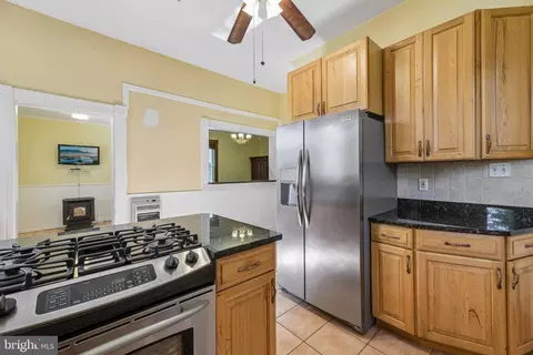 Kitchen - 8807 Quarry Rd, Manassas, VA 20110 photo 4 of 7