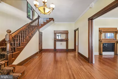 Entry Way - 8807 Quarry Rd, Manassas, VA 20110 photo 4 of 9