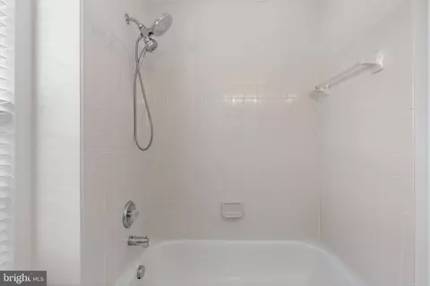 Bath - 8401 Tillett Loop, Manassas, VA 20110 photo 5 of 6
