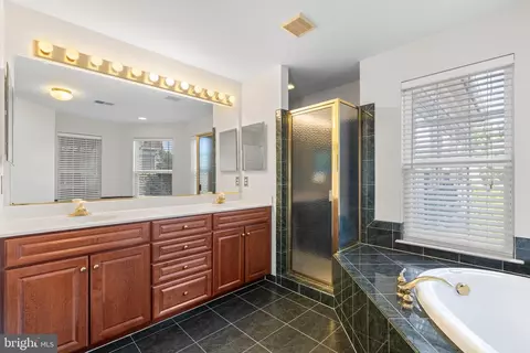 Bath - 8401 Tillett Loop, Manassas, VA 20110 photo 2 of 6
