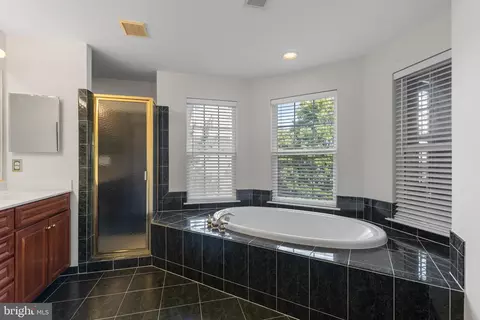 Bath - 8401 Tillett Loop, Manassas, VA 20110 photo 1 of 6
