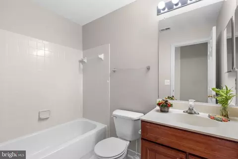 Bath - 8401 Tillett Loop, Manassas, VA 20110 photo 6 of 6
