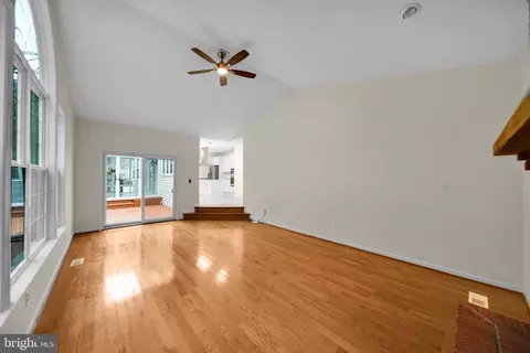 Living - 8684 Nagle St, Manassas, VA 20110 photo 4 of 6