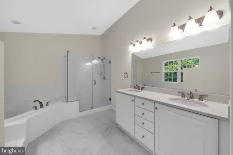 Bath - 8684 Nagle St, Manassas, VA 20110 photo 3 of 7