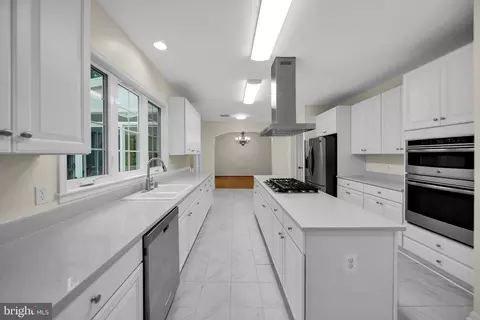 Kitchen - 8684 Nagle St, Manassas, VA 20110 photo 3 of 4