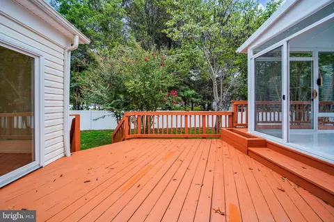 Exterior - 8684 Nagle St, Manassas, VA 20110 photo 6 of 9