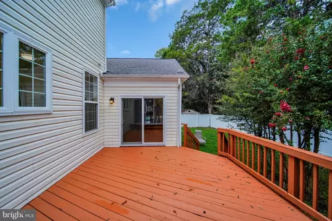 Exterior - 8684 Nagle St, Manassas, VA 20110 photo 5 of 9
