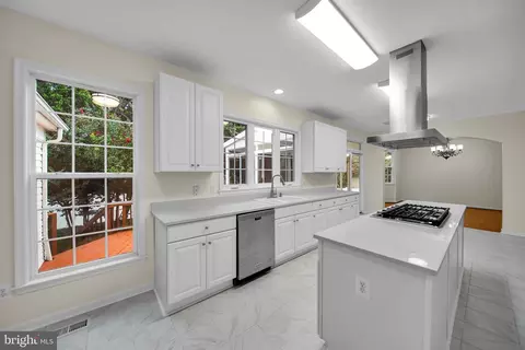 Kitchen - 8684 Nagle St, Manassas, VA 20110 photo 4 of 4