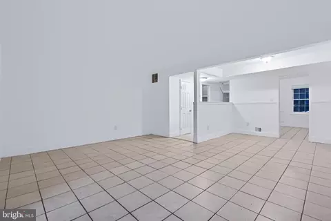 Living - 9355 Taney Rd, Manassas, VA 20110 photo 2 of 3