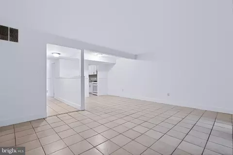 Living - 9355 Taney Rd, Manassas, VA 20110 photo 3 of 3