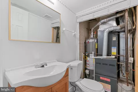 Bath - 9827 Town Ln, Manassas, VA 20110 photo 1 of 1