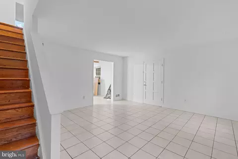 Living - 9827 Town Ln, Manassas, VA 20110 photo 1 of 4
