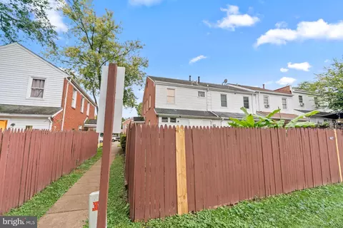 Exterior - 9827 Town Ln, Manassas, VA 20110 photo 5 of 8