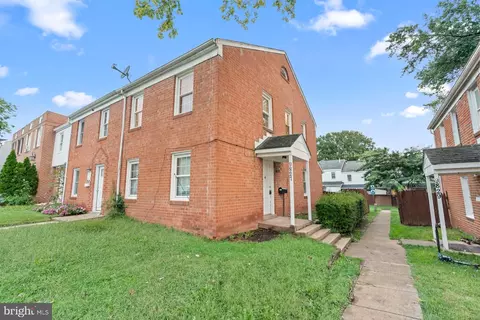 Exterior - 9827 Town Ln, Manassas, VA 20110 photo 4 of 8