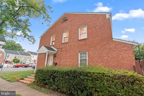 Exterior - 9827 Town Ln, Manassas, VA 20110 photo 2 of 8