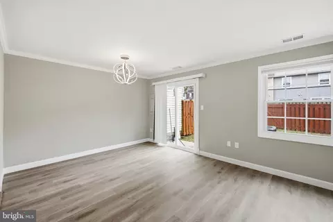 Living - 9053 Silver Maple Ct, Manassas, VA 20110 photo 2 of 2
