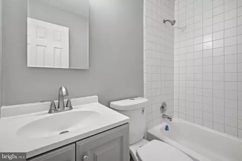 Bath - 9053 Silver Maple Ct, Manassas, VA 20110 photo 1 of 1