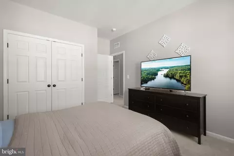 Bedroom - 9508 Lee Ct, Manassas, VA 20110 photo 4 of 6