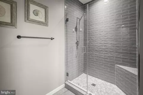 Bath - 9508 Lee Ct, Manassas, VA 20110 photo 1 of 2