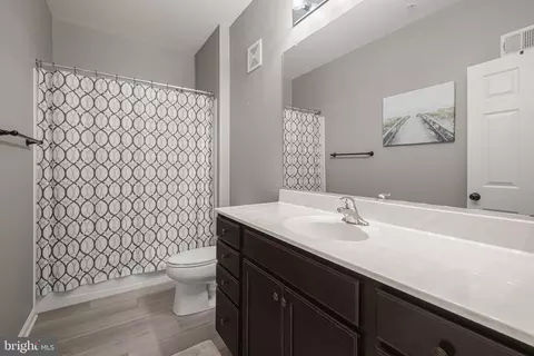 Bath - 9508 Lee Ct, Manassas, VA 20110 photo 2 of 2