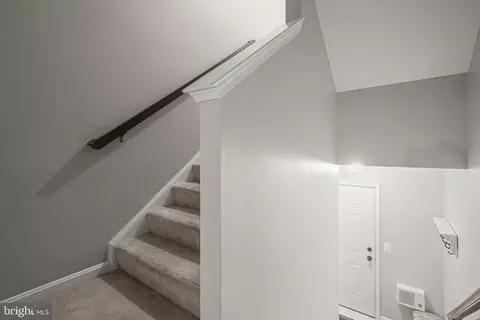 Entry Way - 9508 Lee Ct, Manassas, VA 20110 photo 2 of 11