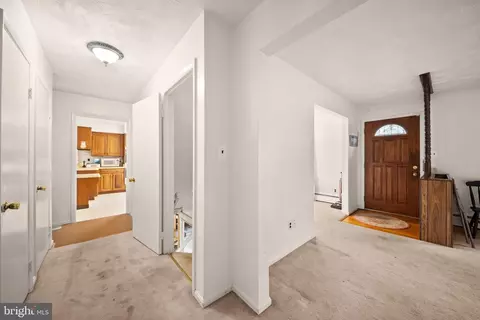 Entry Way - Undisclosed, Manassas, VA 20110 photo 3 of 6