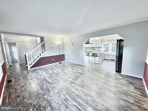 Living - 9632 Branchview Ln, Manassas, VA 20110 photo 3 of 12