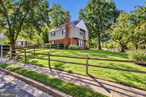 8585 Sherman Ct, Manassas, VA 20110