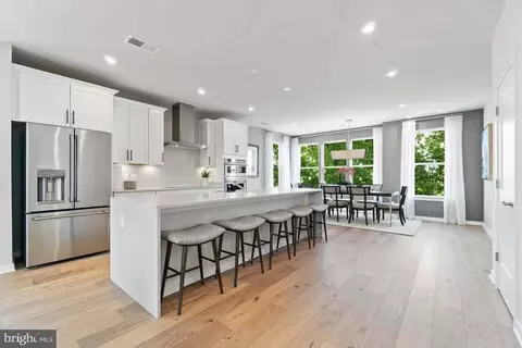 604 Percy Pl # b, Manassas Park, VA 20111