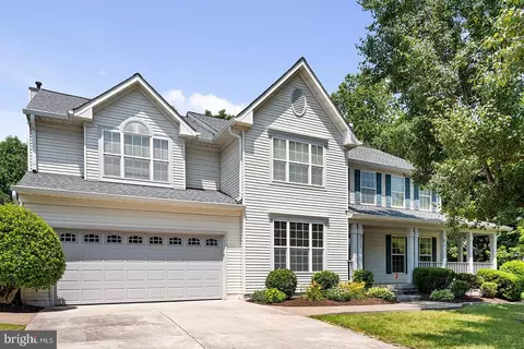 9315 E Carondelet Dr, Manassas Park, VA 20111