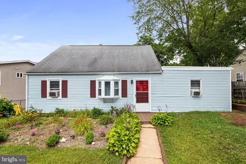 106 Polk Dr, Manassas Park, VA 20111