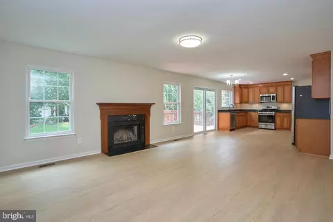 9233 Matthew Dr, Manassas Park, VA 20111 photo 11