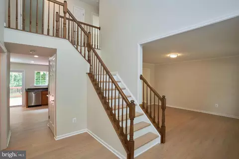 9233 Matthew Dr, Manassas Park, VA 20111 photo 6