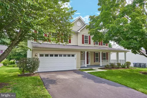 9233 Matthew Dr, Manassas Park, VA 20111 photo 2