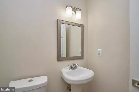 9233 Matthew Dr, Manassas Park, VA 20111 photo 7
