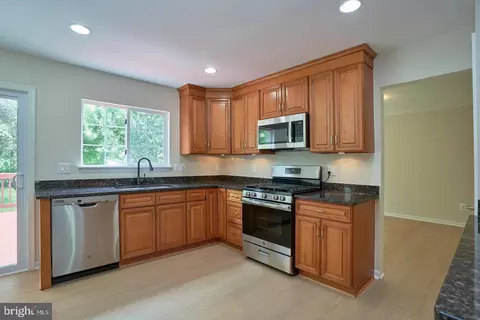 9233 Matthew Dr, Manassas Park, VA 20111 photo 8