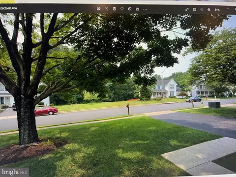 9233 Matthew Dr, Manassas Park, VA 20111 photo 4