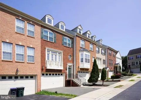 9757 Corbett Cir, Manassas Park, VA 20111