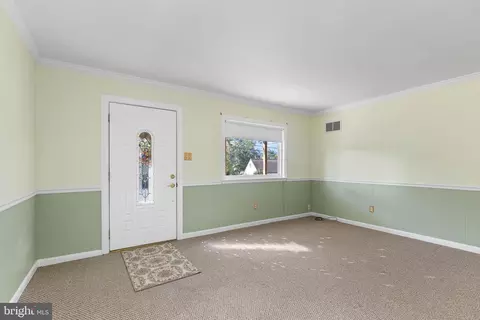 176 Cabbel Dr, Manassas Park, VA 20111 photo 4