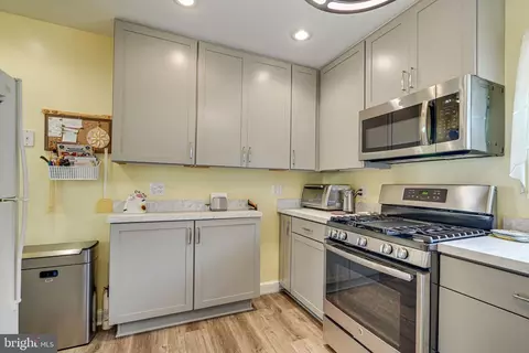 171 Manassas Dr, Manassas Park, VA 20111 photo 5