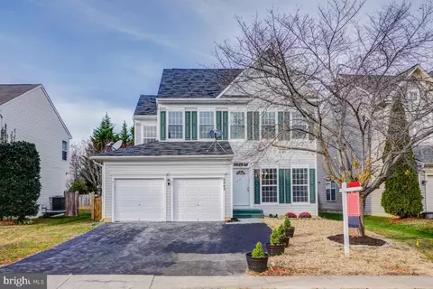 9243 Stephanie St, Manassas Park, VA 20111