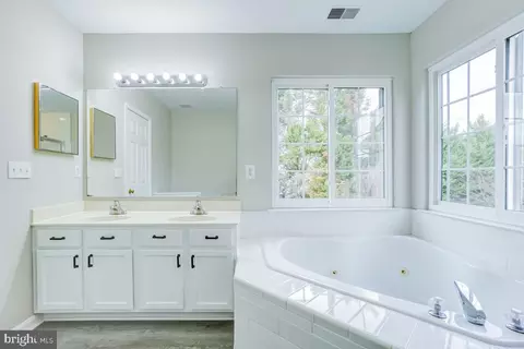9243 Stephanie St, Manassas Park, VA 20111 photo 28