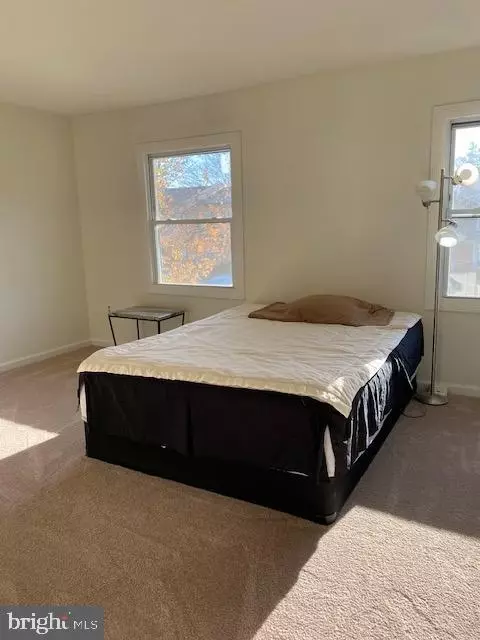 8286 White Pine Dr, Manassas Park, VA 20111 photo 7