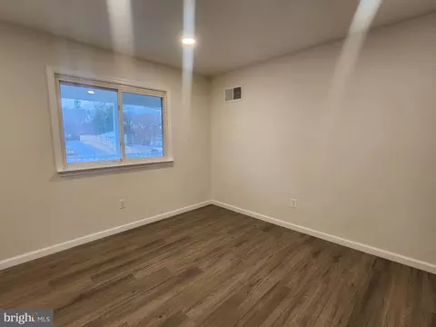 212 Cabbel Dr, Manassas Park, VA 20111 photo 11