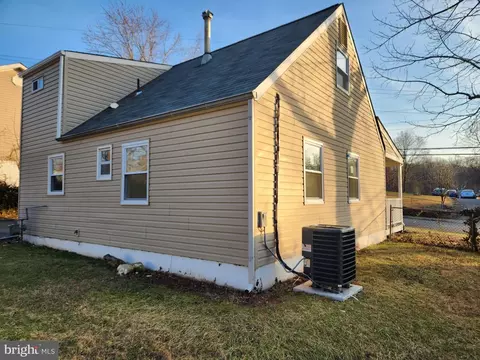 212 Cabbel Dr, Manassas Park, VA 20111 photo 2