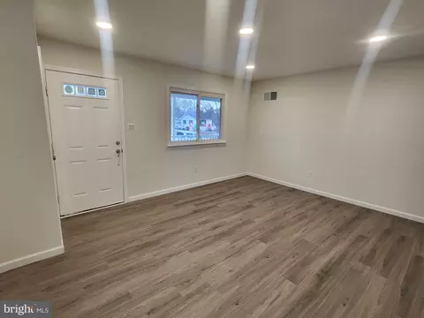 212 Cabbel Dr, Manassas Park, VA 20111 photo 8